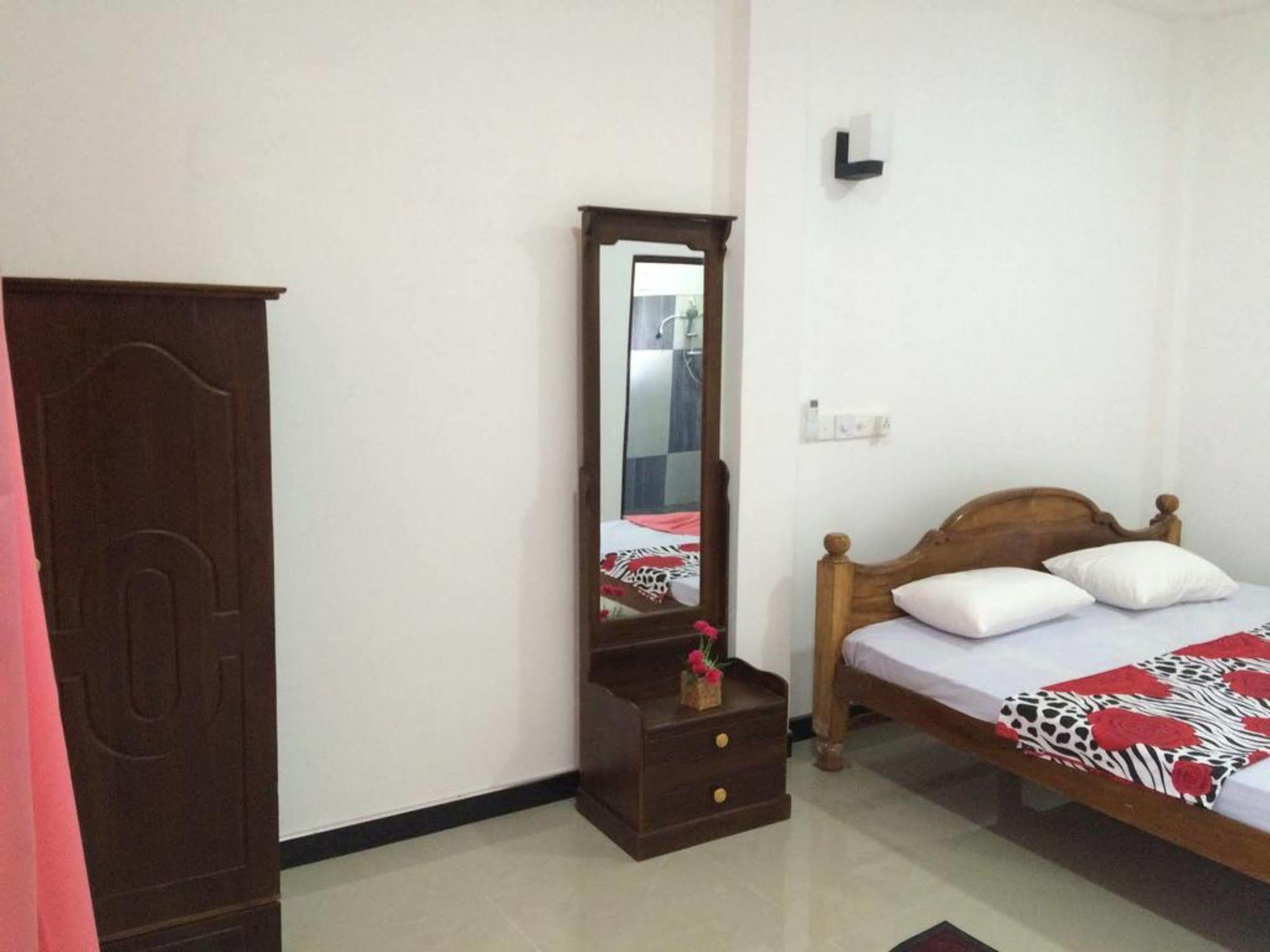 Hotel Sun Rest Mirissa Banduramulla Exterior foto